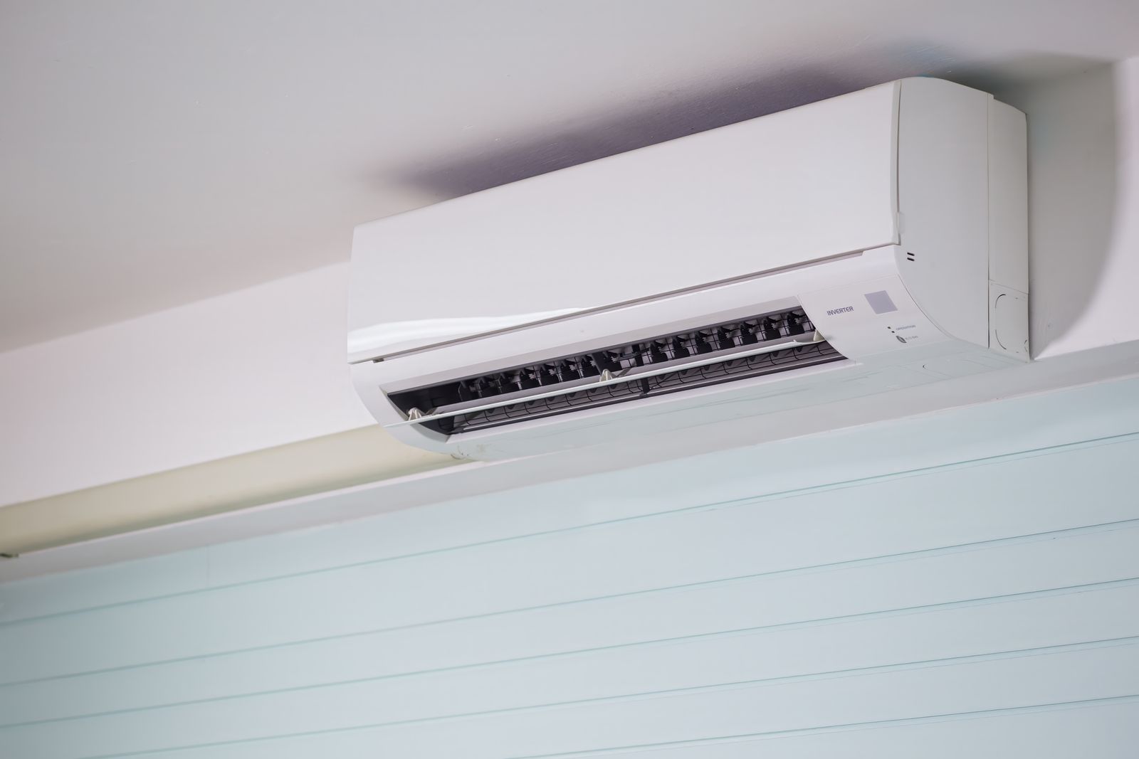 Wall-mounted split air conditioner